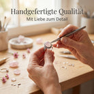 [KI] Handgefertigter Silberring mit Rosenquarz bei der Schmuckherstellung