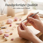 [KI] Handgefertigter Silberring mit Rosenquarz bei der Schmuckherstellung
