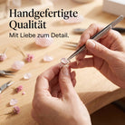 [KI] Handgefertigter Silberring mit Rosenquarz bei der Schmuckherstellung