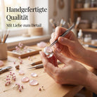 [KI] Handgefertigter Silberring mit Rosenquarz bei der Schmuckherstellung