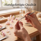 [KI] Handgefertigter Silberring mit Rosenquarz bei der Schmuckherstellung
