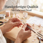 [KI] Handgefertigter Silberring mit Rosenquarz bei der Schmuckherstellung