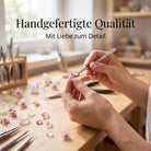 [KI] Handgefertigter Silberring mit Rosenquarz bei der Schmuckherstellung