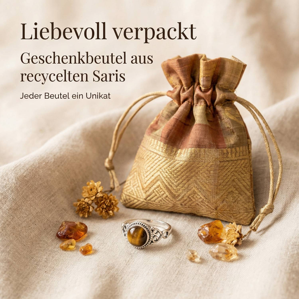 Silberring mit Tigerauge und Geschenkbeutel aus recyceltem Sari