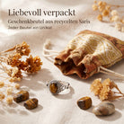 [KI] Silberring mit Tigerauge und Geschenkbeutel aus recyceltem Sari