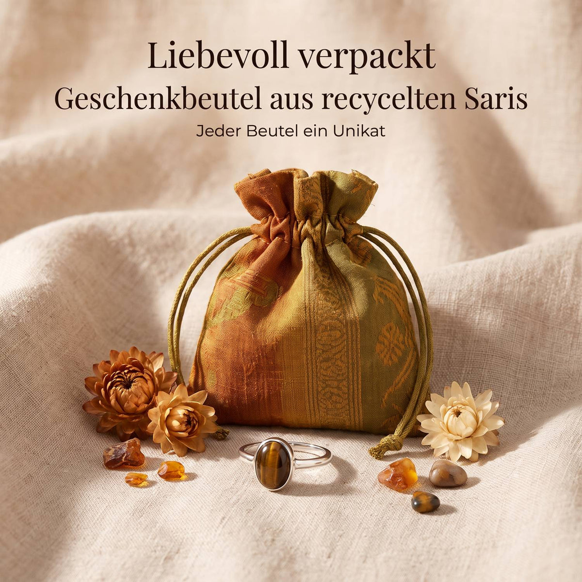 Silberring mit Tigerauge und Geschenkbeutel aus recyceltem Sari