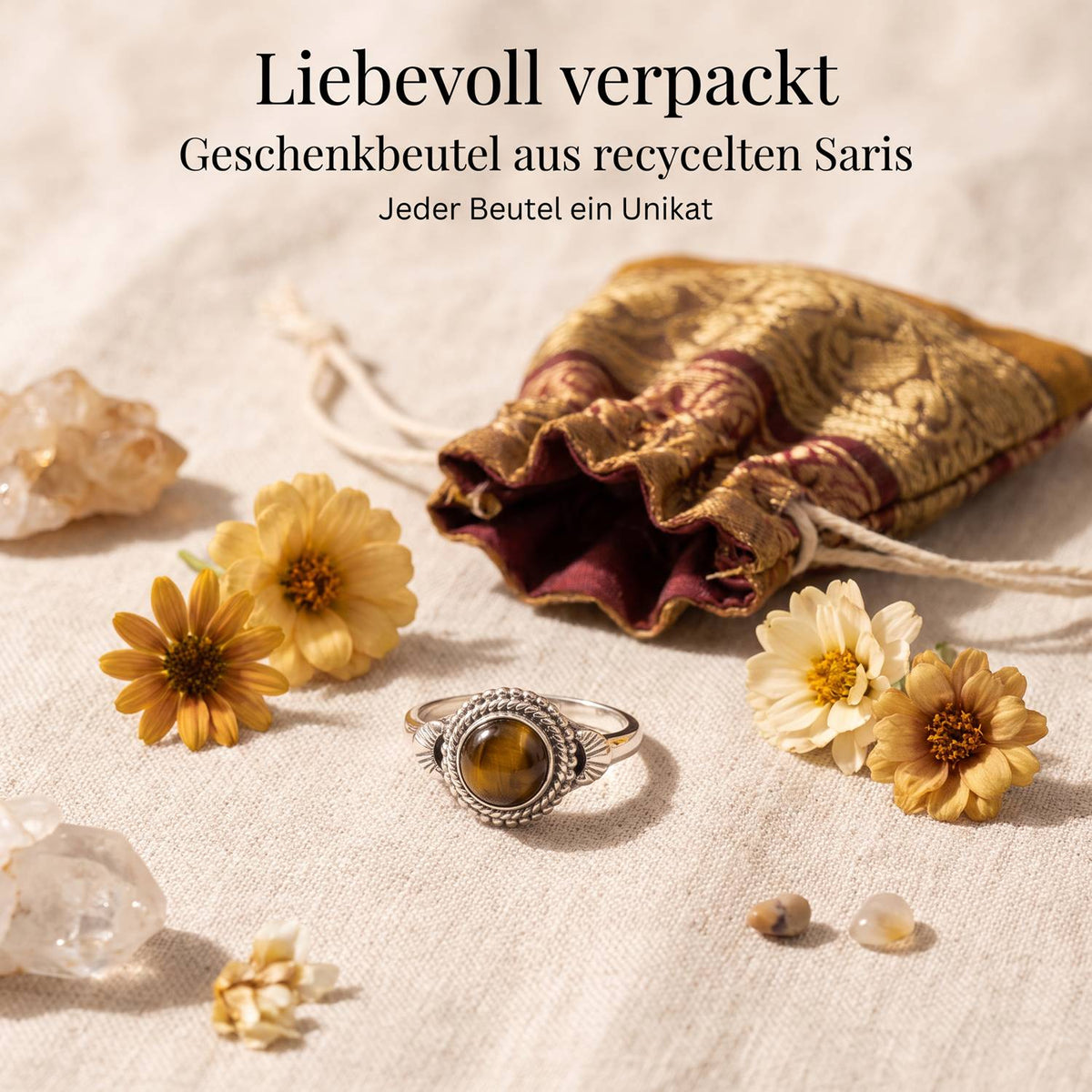 Silberring mit Tigerauge und Geschenkbeutel aus recyceltem Sari