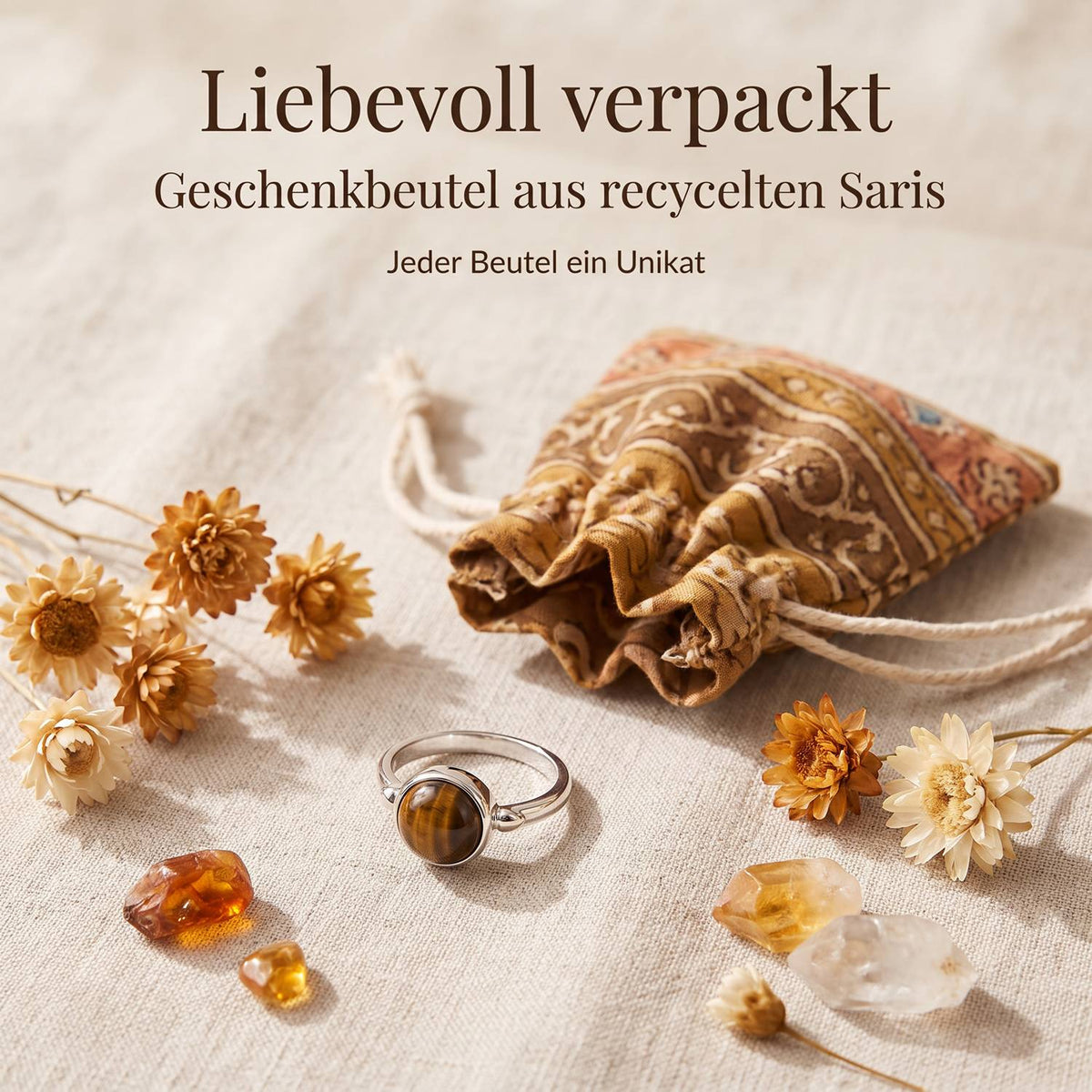 Silberring mit Tigerauge und Geschenkbeutel aus recyceltem Sari
