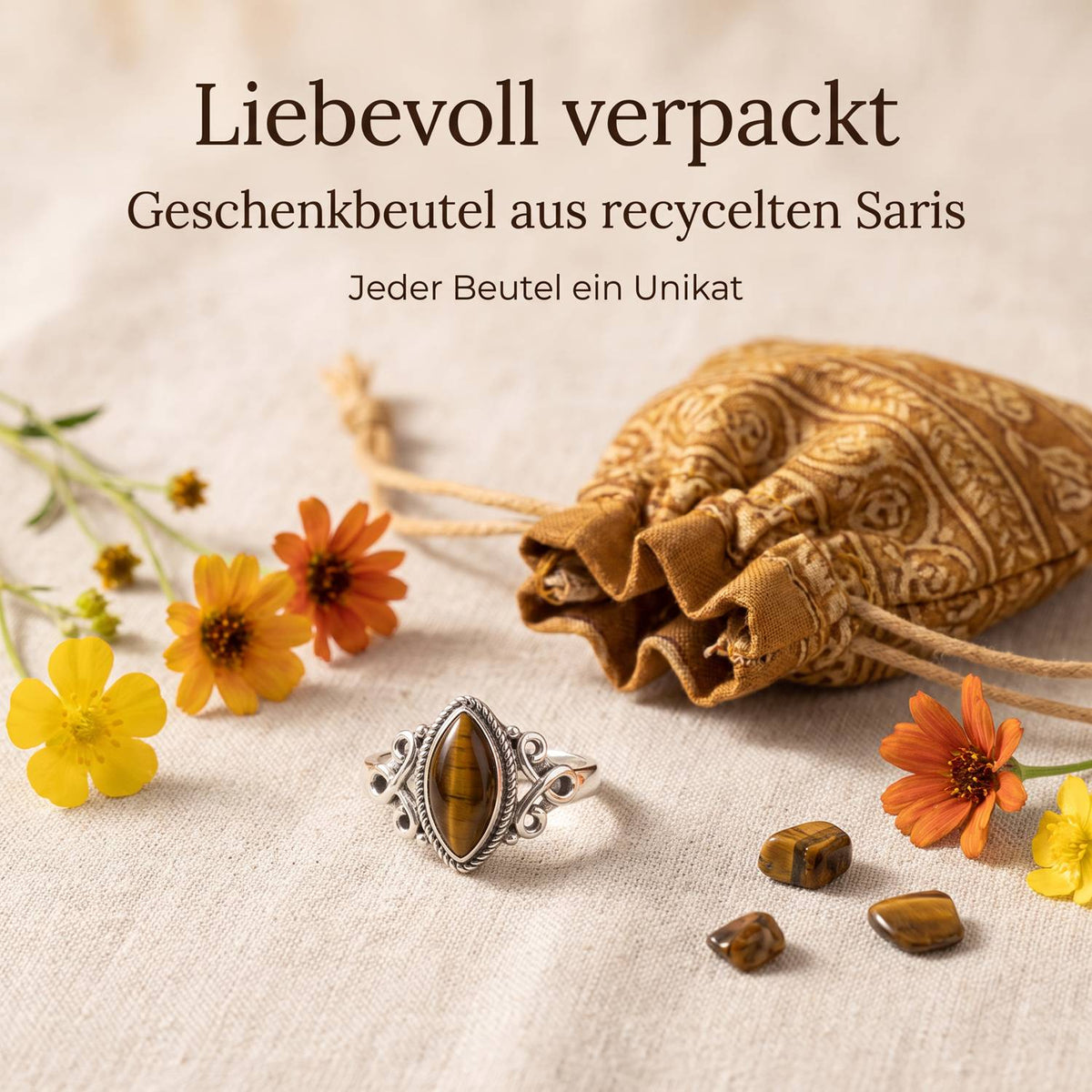 Silberring mit Tigerauge und Geschenkbeutel aus recyceltem Sari