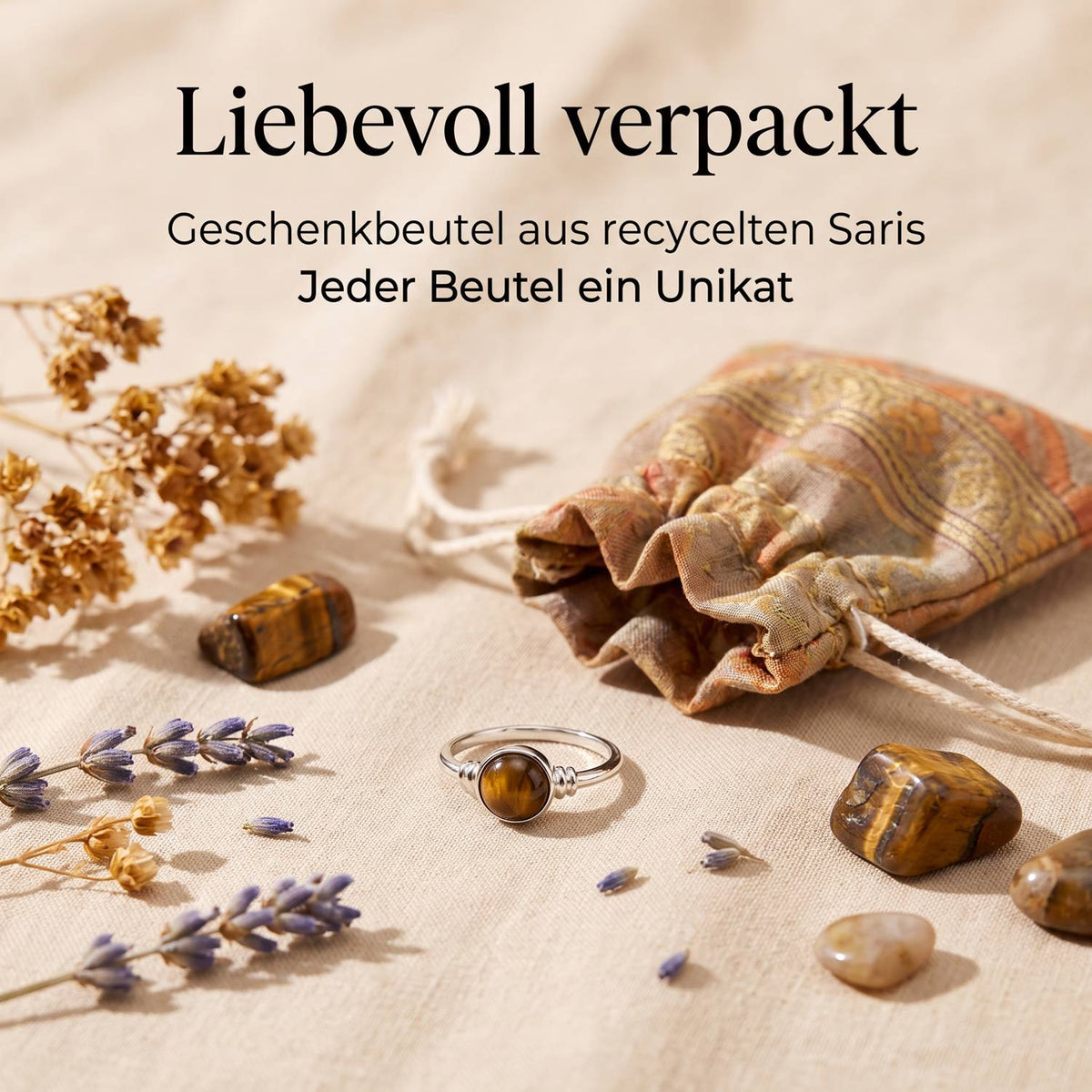 Silberring mit Tigerauge und Geschenkbeutel aus recyceltem Sari