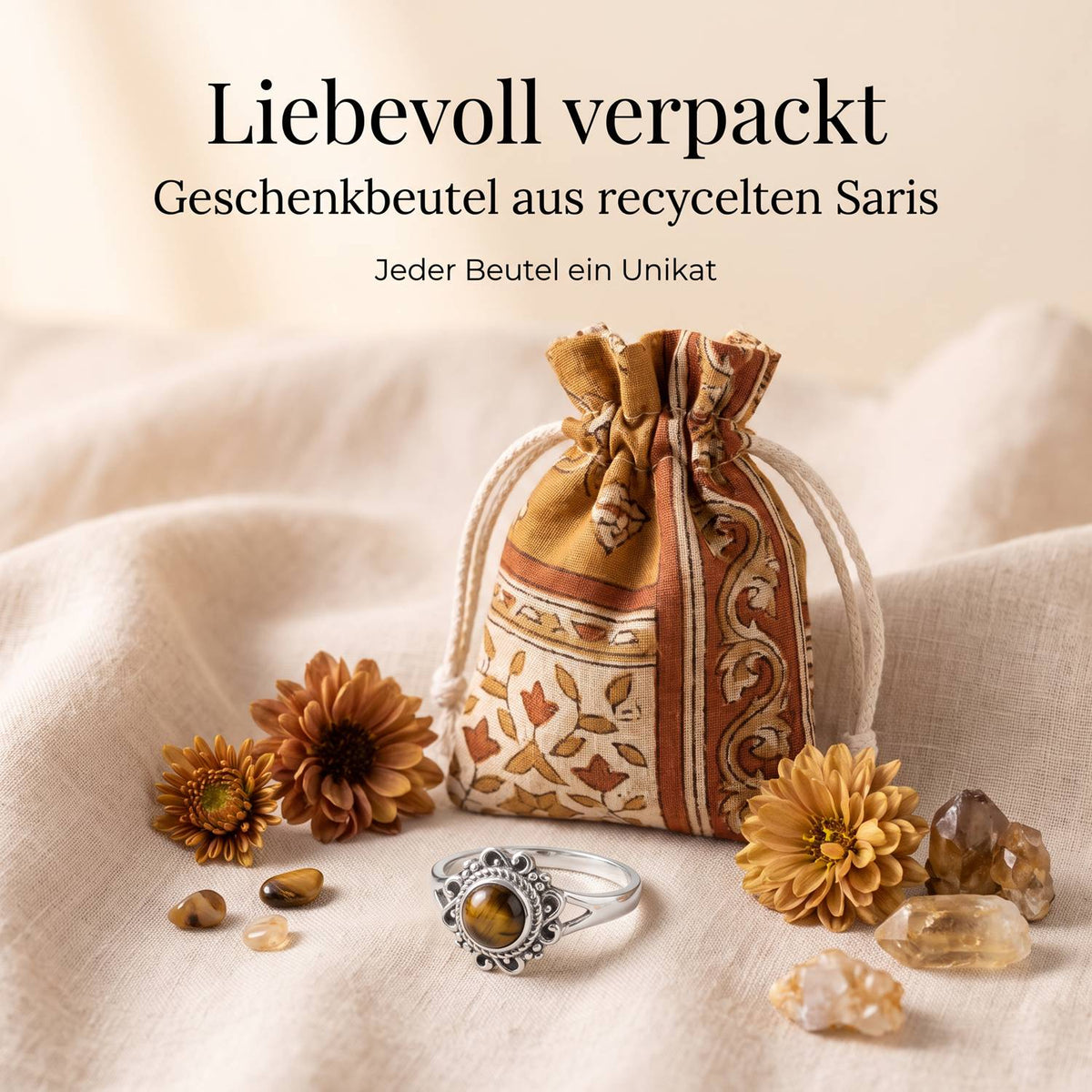 Silberring mit Tigerauge und Geschenkbeutel aus recyceltem Sari