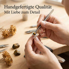 [KI] Handgefertigter Silberring mit Tigerauge bei der Schmuckherstellung