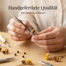 [KI] Handgefertigter Silberring mit Tigerauge bei der Schmuckherstellung