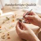 [KI] Handgefertigter Silberring mit Tigerauge bei der Schmuckherstellung