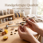 [KI] Handgefertigter Silberring mit Tigerauge bei der Schmuckherstellung
