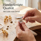 [KI] Handgefertigter Silberring mit Tigerauge bei der Schmuckherstellung
