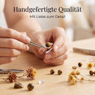 [KI] Handgefertigter Silberring mit Tigerauge bei der Schmuckherstellung