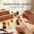 [KI] Handgefertigter Silberring mit Tigerauge bei der Schmuckherstellung