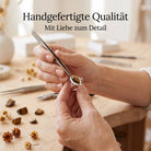 [KI] Handgefertigter Silberring mit Tigerauge bei der Schmuckherstellung
