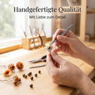 [KI] Handgefertigter Silberring mit Tigerauge bei der Schmuckherstellung