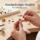 [KI] Handgefertigter Silberring mit Tigerauge bei der Schmuckherstellung