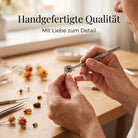 [KI] Handgefertigter Silberring mit Tigerauge bei der Schmuckherstellung