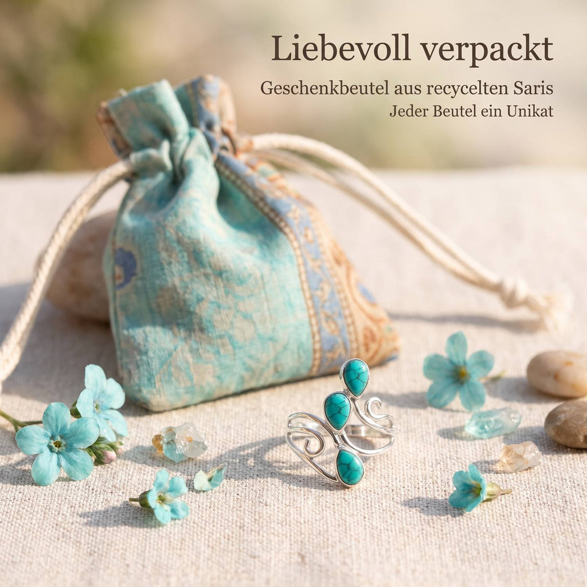 Silberring mit Türkis und Geschenkbeutel aus recyceltem Sari