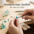 [KI] Handgefertigter Silberring mit Türkis bei der Schmuckherstellung