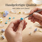 [KI] Handgefertigter Silberring mit Türkis bei der Schmuckherstellung