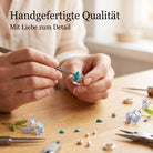 [KI] Handgefertigter Silberring mit Türkis bei der Schmuckherstellung