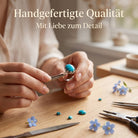 [KI] Handgefertigter Silberring mit Türkis bei der Schmuckherstellung