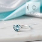 [KI] Topasring aus Silber mit Maßangaben zu Ring und Edelstein