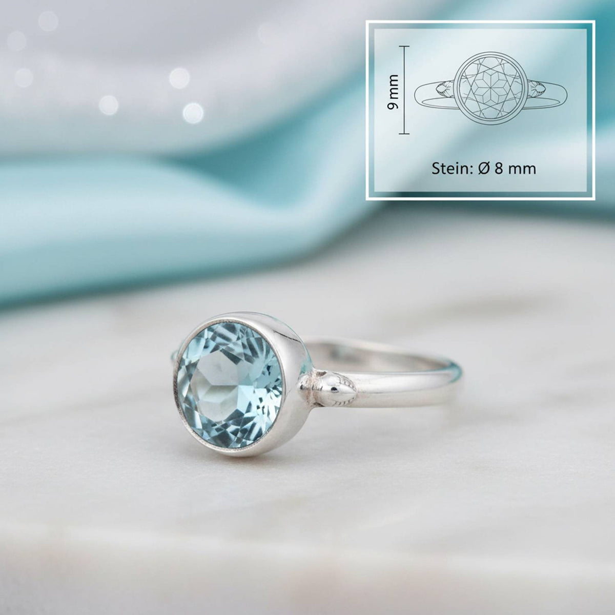 Topasring aus Silber mit Maßangaben zu Ring und Edelstein