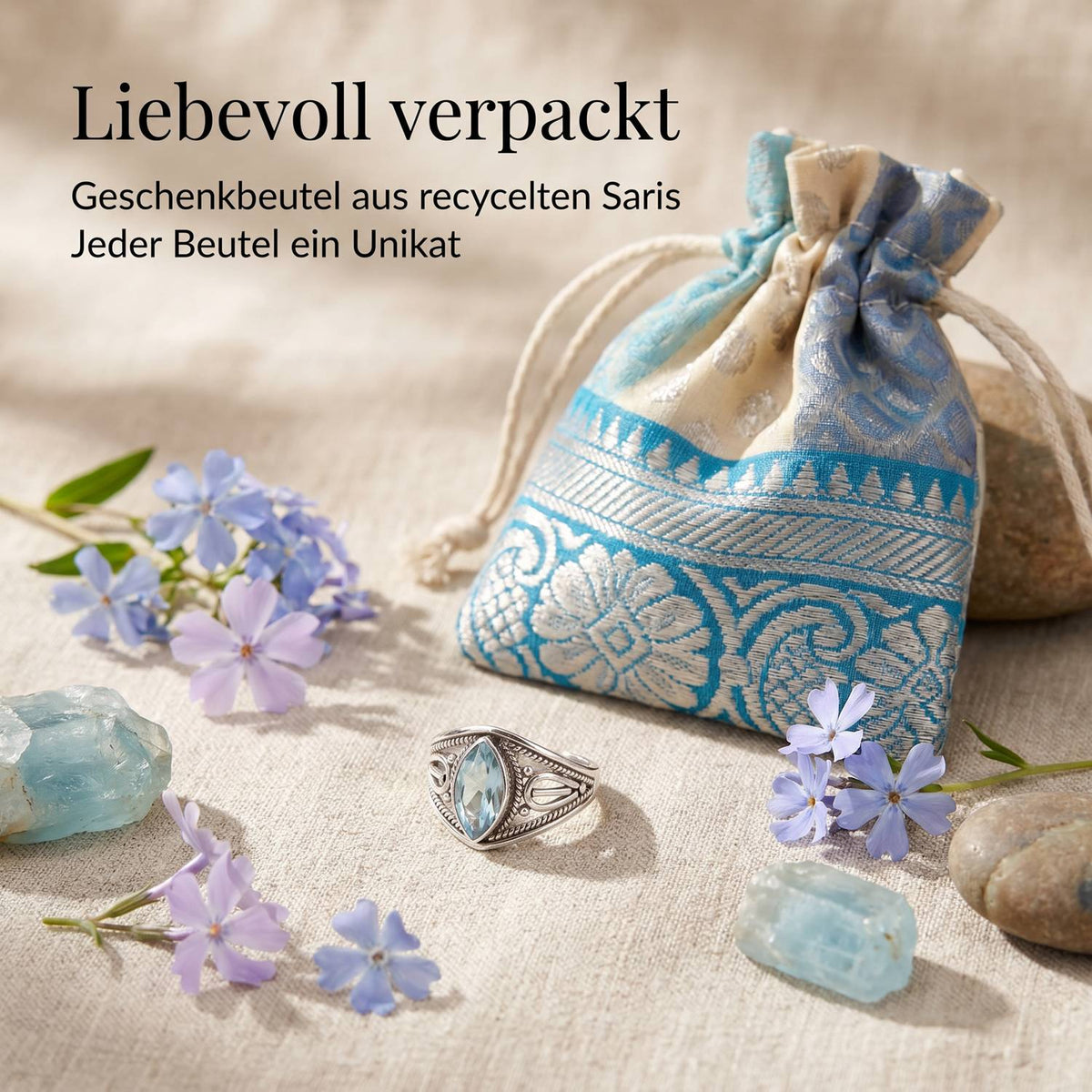 Silberring mit Topas und Geschenkbeutel aus recyceltem Sari
