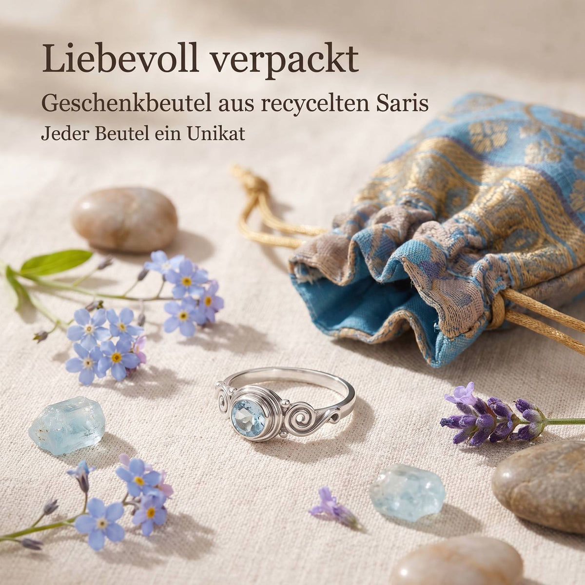 Silberring mit Topas und Geschenkbeutel aus recyceltem Sari