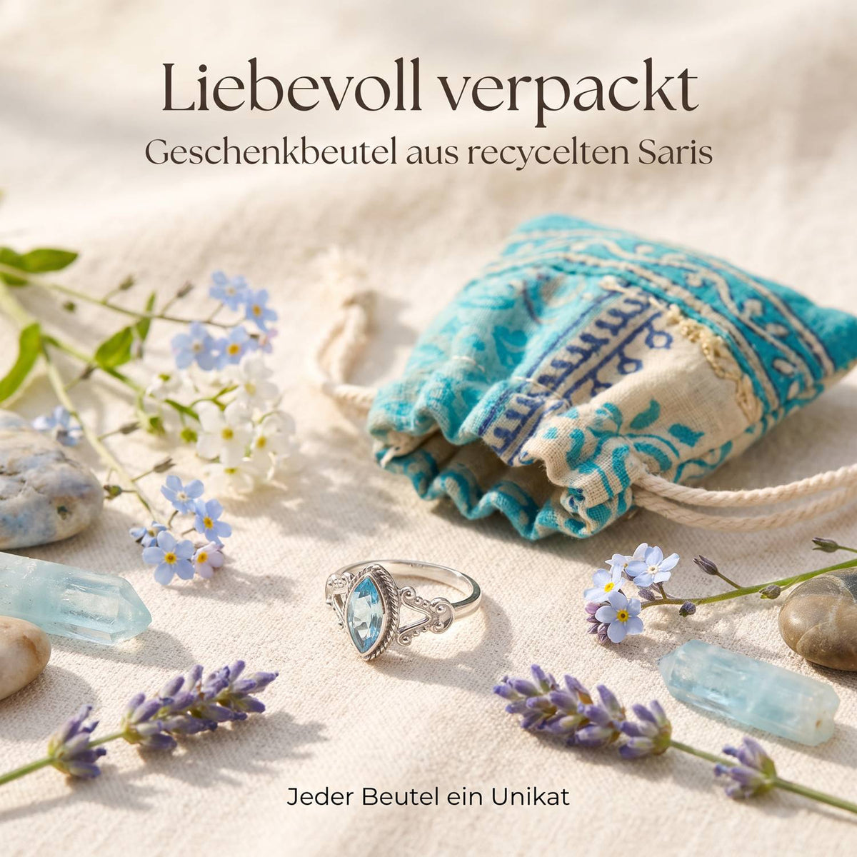 Silberring mit Topas und Geschenkbeutel aus recyceltem Sari