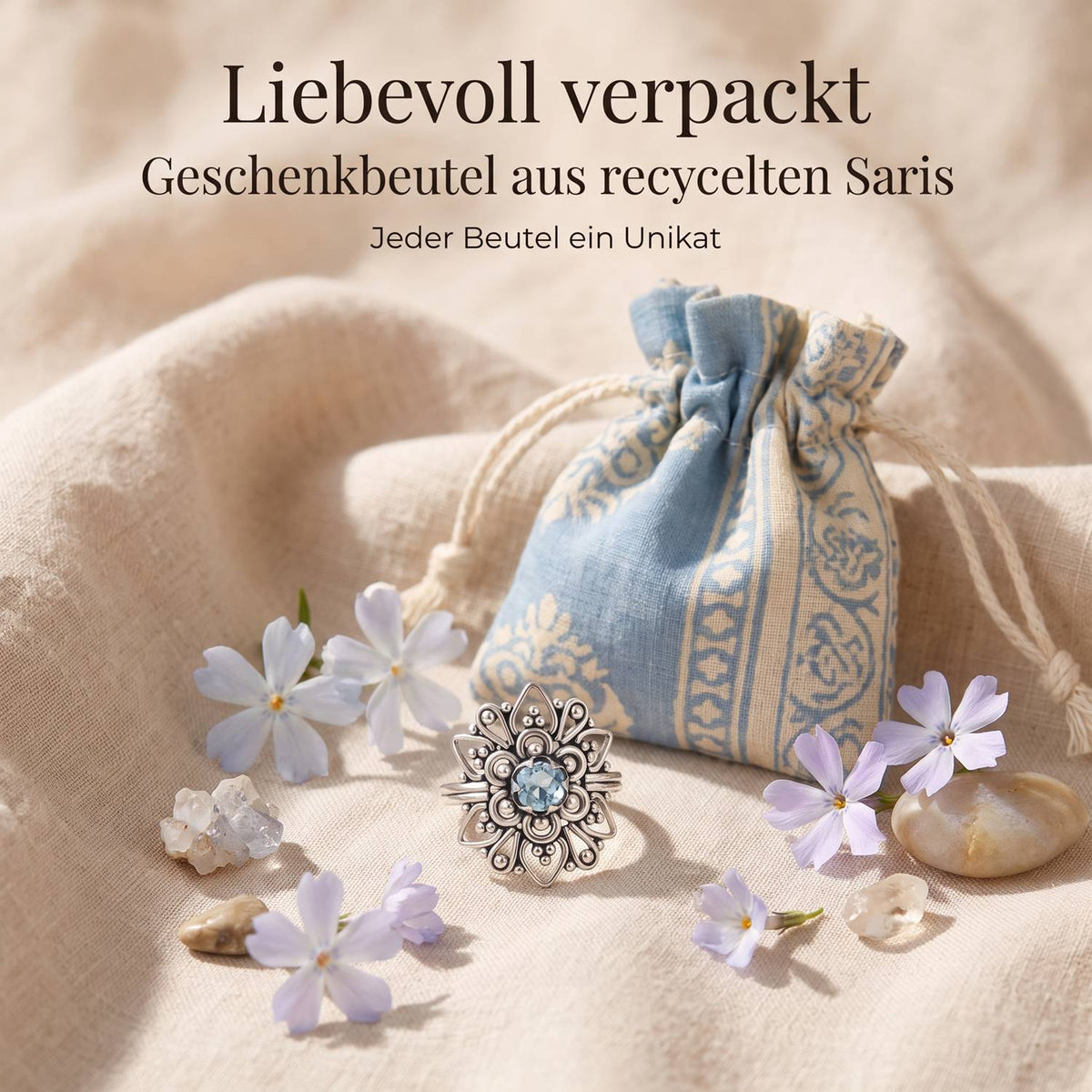 Silberring mit Topas und Geschenkbeutel aus recyceltem Sari