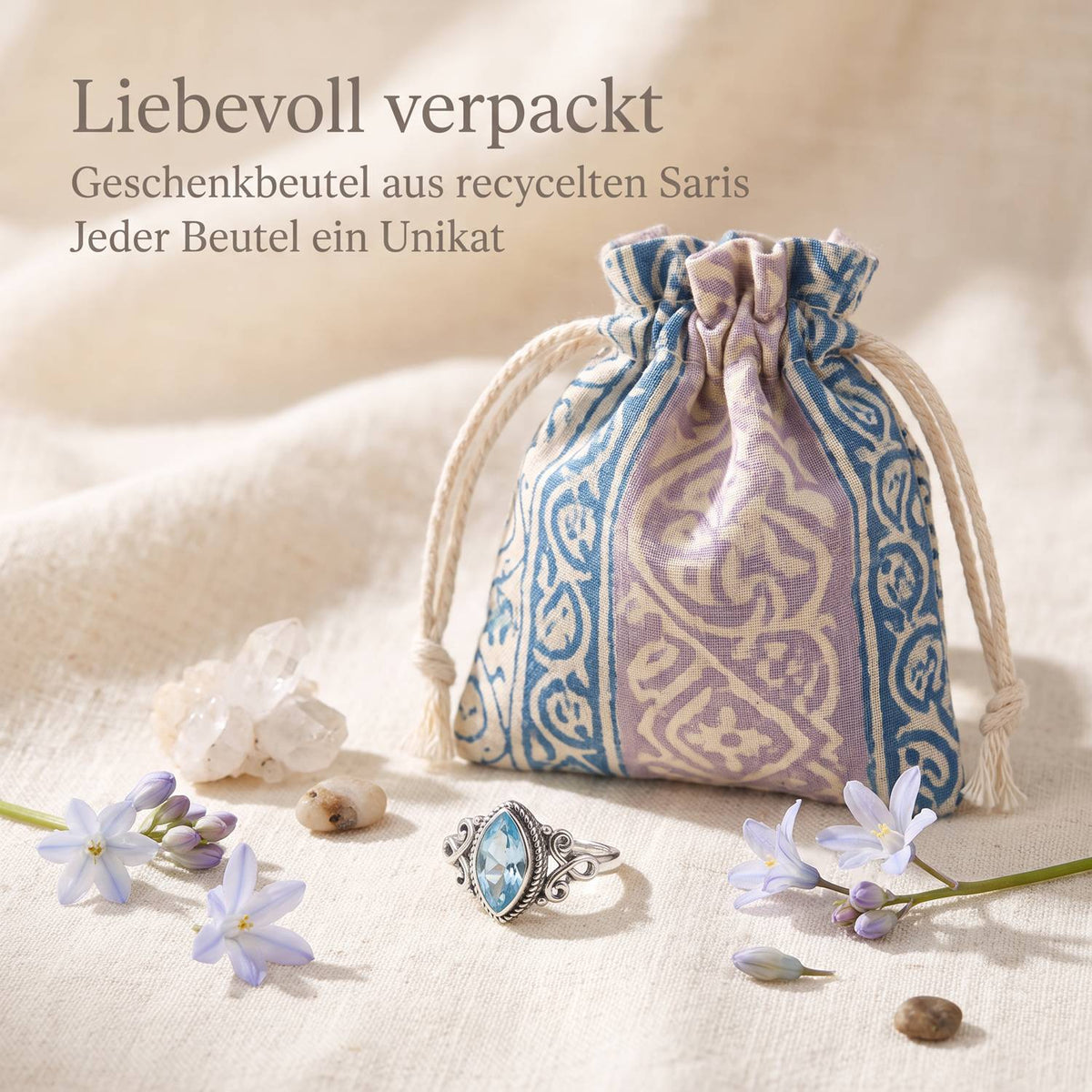 Silberring mit Topas und Geschenkbeutel aus recyceltem Sari