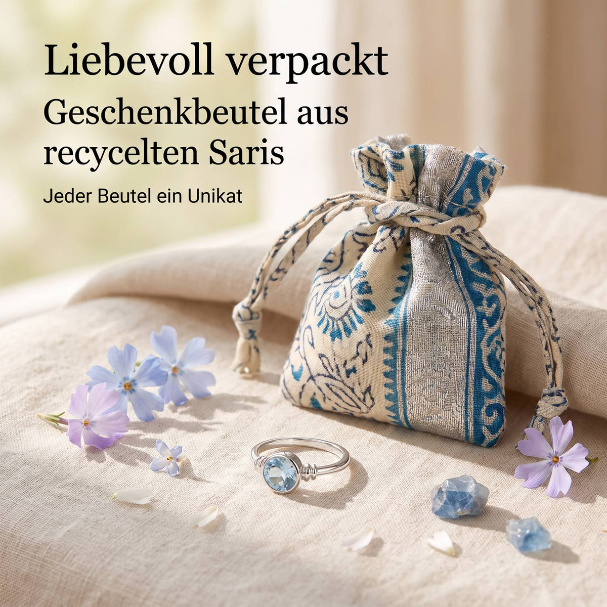 Silberring mit Topas und Geschenkbeutel aus recyceltem Sari