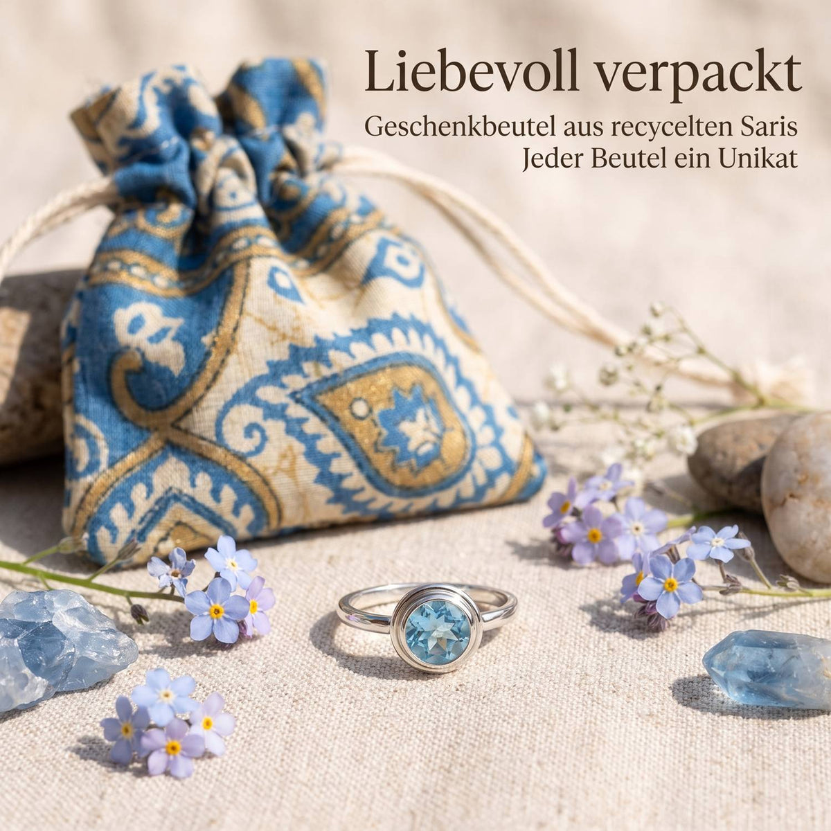 Silberring mit Topas und Geschenkbeutel aus recyceltem Sari