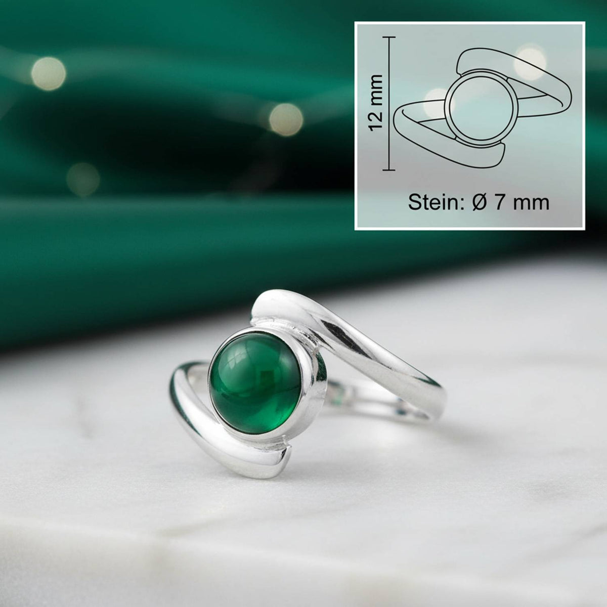 grüner Onyxring aus Silber mit Maßangaben zu Ring und Edelstein