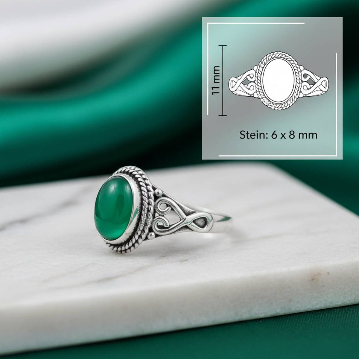 grüner Onyxring aus Silber mit Maßangaben zu Ring und Edelstein