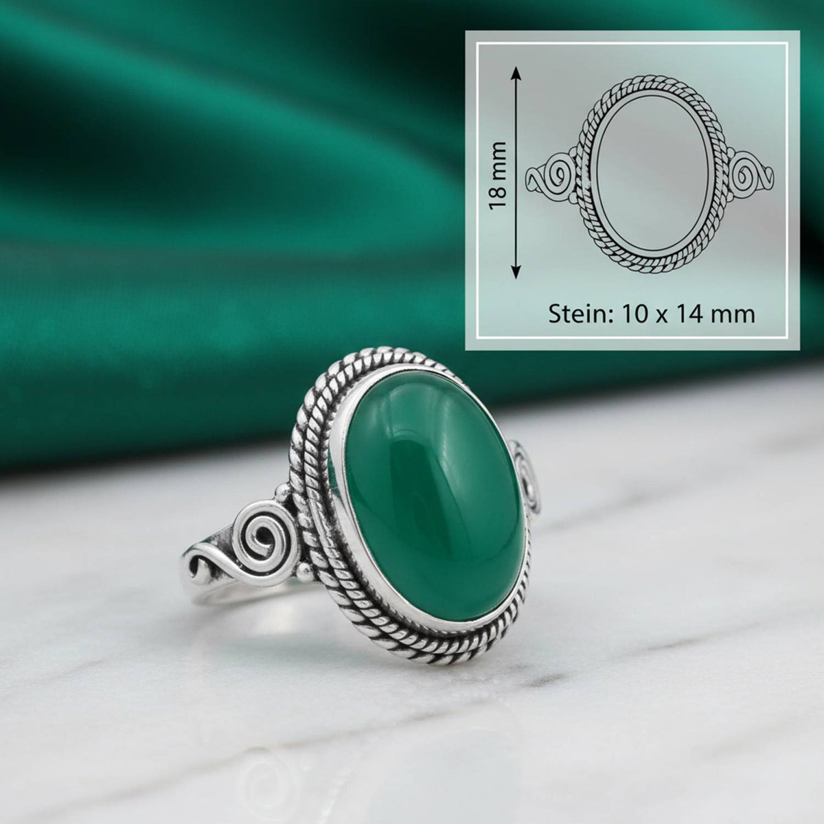 grüner Onyxring aus Silber mit Maßangaben zu Ring und Edelstein