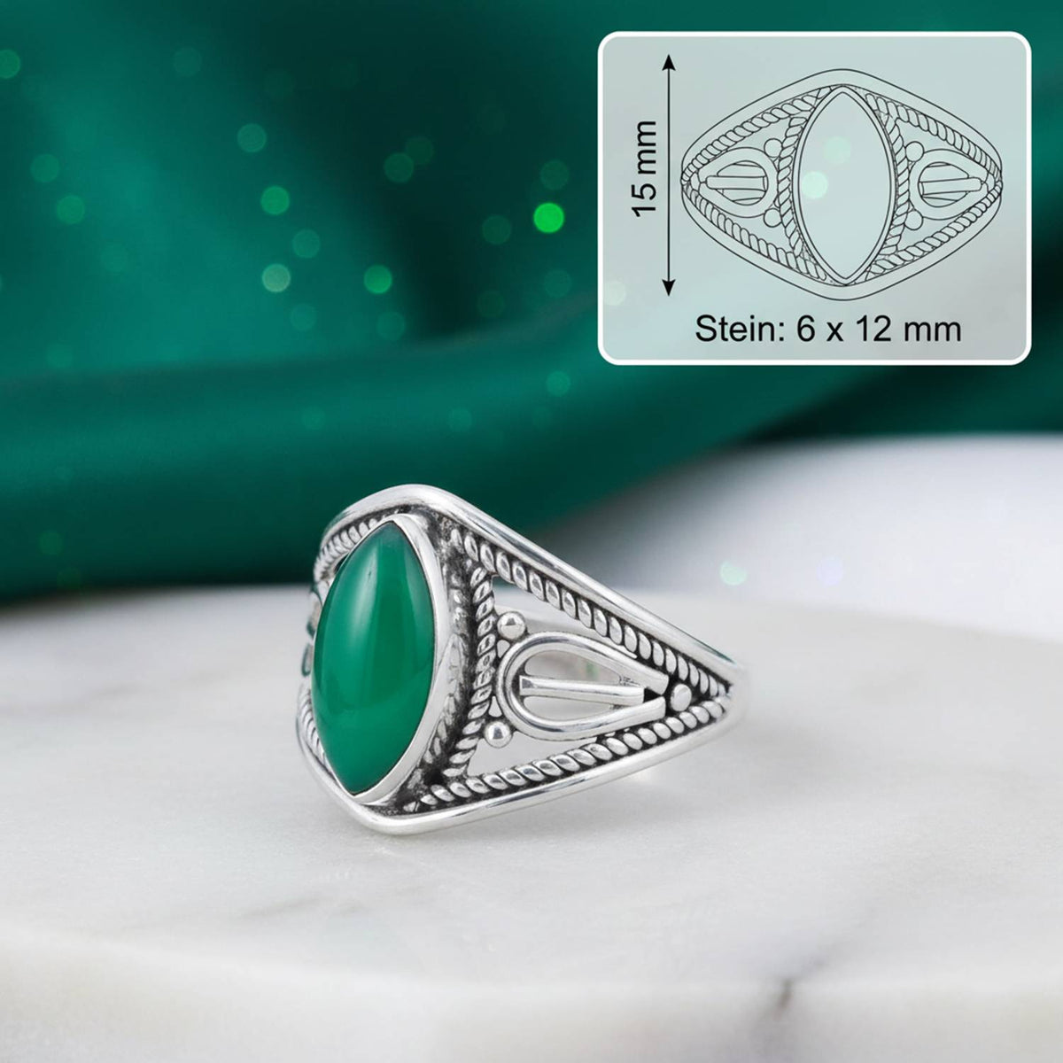 grüner Onyxring aus Silber mit Maßangaben zu Ring und Edelstein