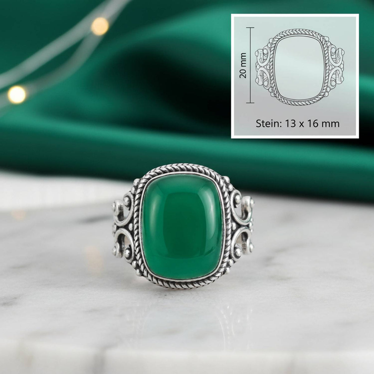 grüner Onyxring aus Silber mit Maßangaben zu Ring und Edelstein