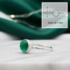 [KI] grüner Onyxring aus Silber mit Maßangaben zu Ring und Edelstein