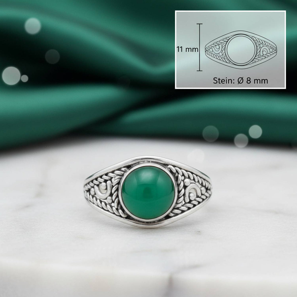 grüner Onyxring aus Silber mit Maßangaben zu Ring und Edelstein