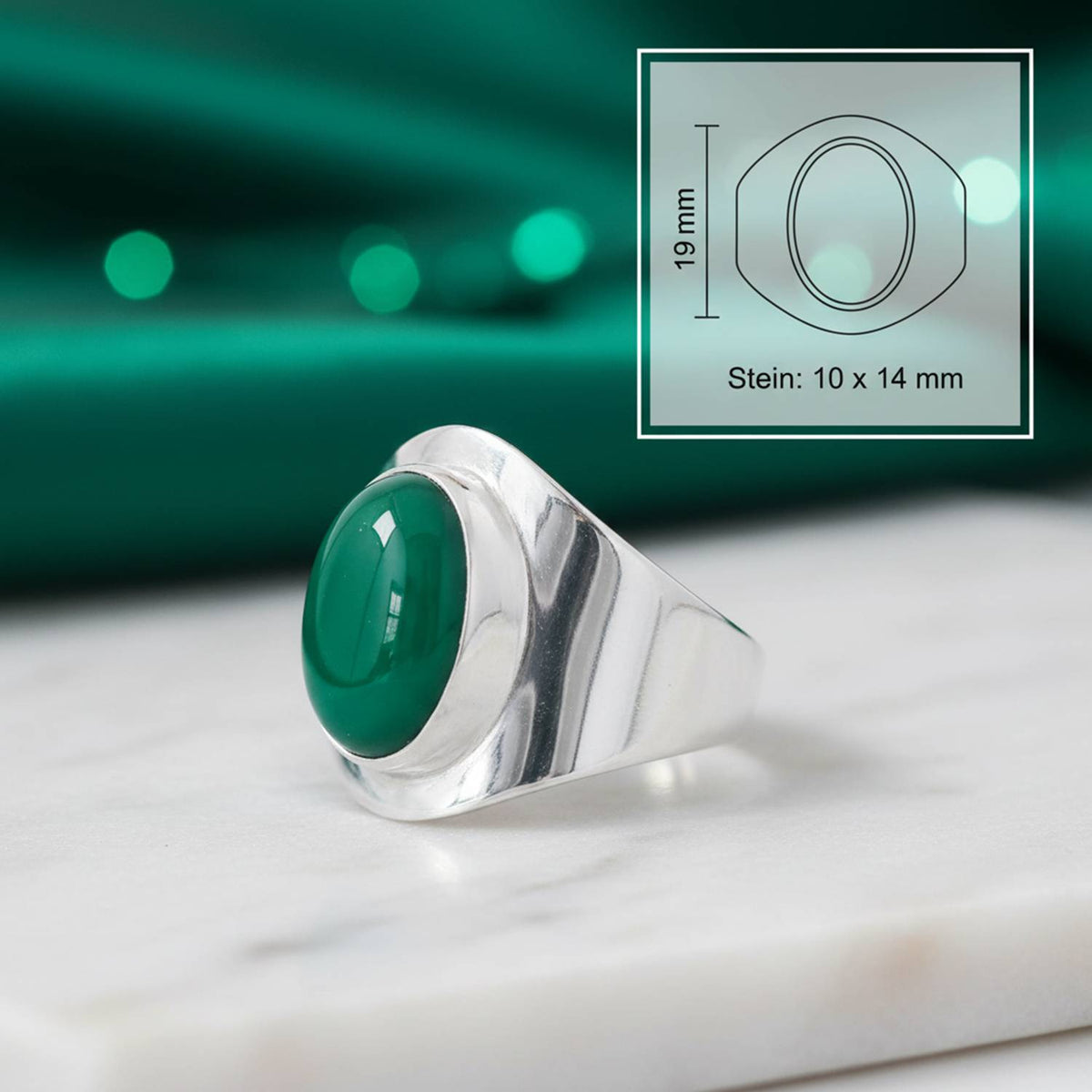 grüner Onyxring aus Silber mit Maßangaben zu Ring und Edelstein