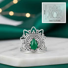 [KI] grüner Onyxring aus Silber mit Maßangaben zu Ring und Edelstein