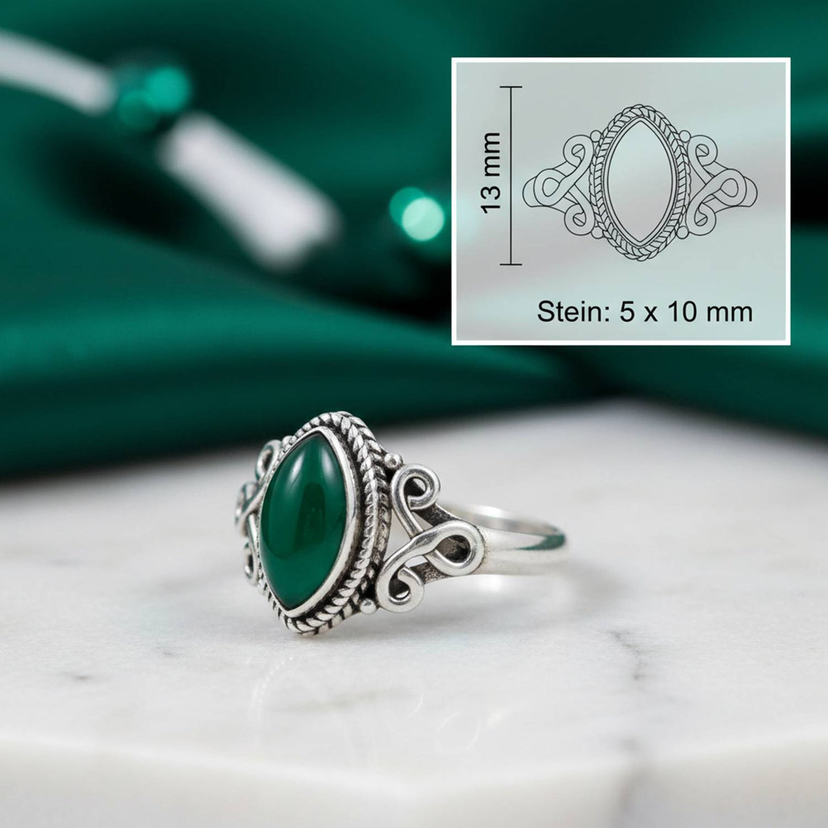 grüner Onyxring aus Silber mit Maßangaben zu Ring und Edelstein